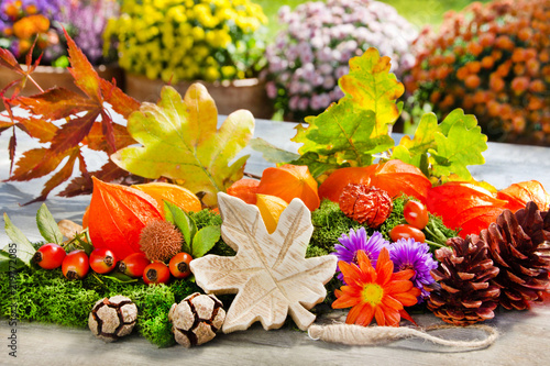 Herbst Dekoration Im Garten Buy This Stock Photo And Explore