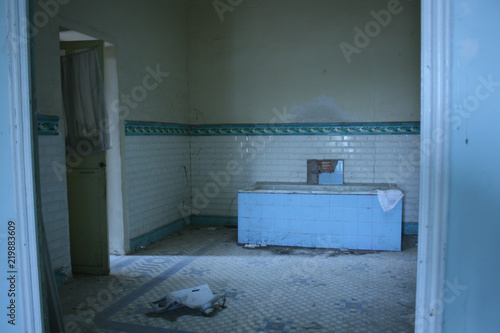 EL CUARTO DE BAÑO DE LA MANSIÓN ABANDONADA – kaufen Sie dieses Foto ... EL CUARTO DE BAÑO DE LA MANSIÓN ABANDONADA – kaufen Sie dieses Foto ...