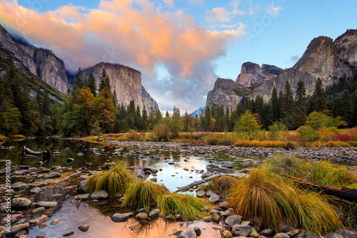 Photo Beautiful view of yosemite national park at sunset in California