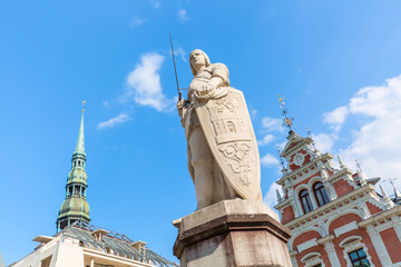 Wall Mural - View of the Old Town square, Roland Statue, The Blackheads House and St Peters Cathedral against blue sky in Riga, Latvia. Summer sunny day