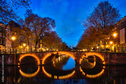  Naklejka most nocą   tradycyjny-most-noca-w-holandii