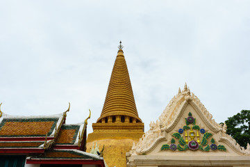 Wall Mural - Phra Pathom Chedi (Big pagoda), Nakhon Pathom Province, Thailand. it is very beautiful