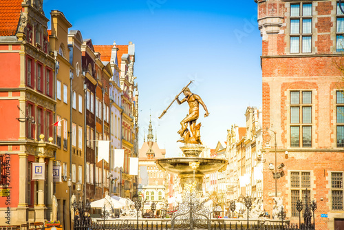 Fotografie, Obraz The Neptune fountain, bronze statue of the Roman God of the Sea in old town of G