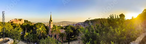 widok-na-miasto-z-parku-guell-w-barcelonie