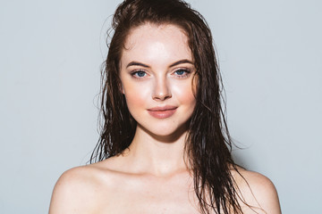 Wall Mural - beautiful brunette womanwith healthy hair and natural makeup