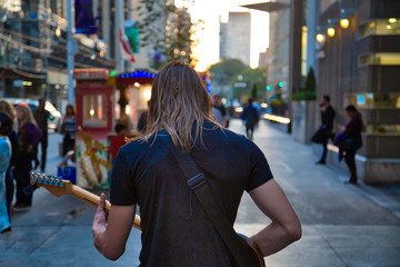 Wall Mural - Toronto, Street musician entertaining the crowd