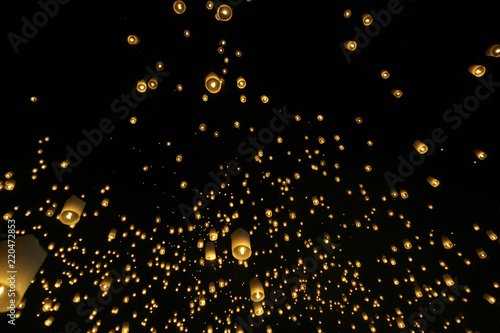 Fotografie, Obraz Chiang Mai,Thailand-November 14, 2016: Floating lanterns or Khom Loy at Chiang M