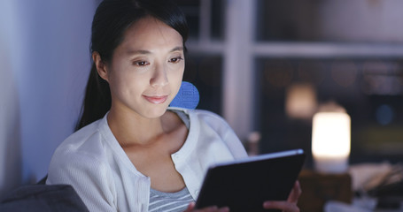 Poster - Woman watch on tablet at night