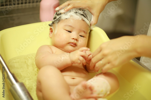 沐浴する女の子 Buy This Stock Photo And Explore Similar Images 沐浴する女の子 Buy This Stock Photo And Explore Similar Images