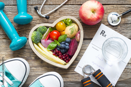 Fotografía Healthy lifestyle concept with diet fitness and medicine