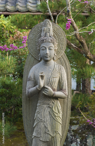 Fotografía Beautiful stone sculpture of quanyin in Japan.