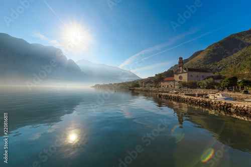 rano-nad-zatoka-kotor