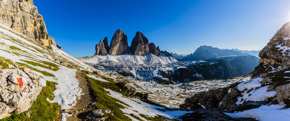 Wall Mural - Tre Cime di Lavaredo, Drei Zinnenin beautiful panorama with surroundings in autumn scenery, the Dolomites in Italy, Europe.