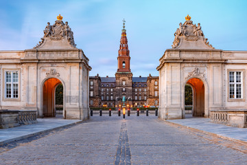 Fototapete - The main entrance to Christiansborg with the two Rococo pavilions on each side of the Marble Bridge during morning blue hour, Copenhagen, capital of Denmark