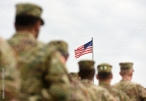 Fotografía American Soldiers and US Flag. US troops