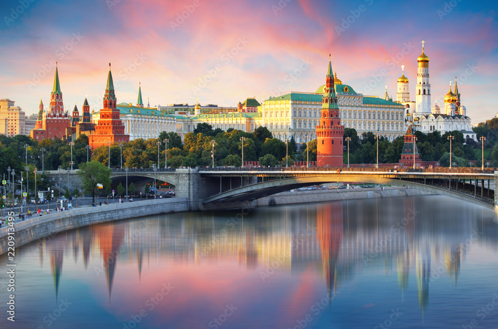 Moscow Kremlin and river in morning, Russia - obrazy, fototapety, plakaty 
