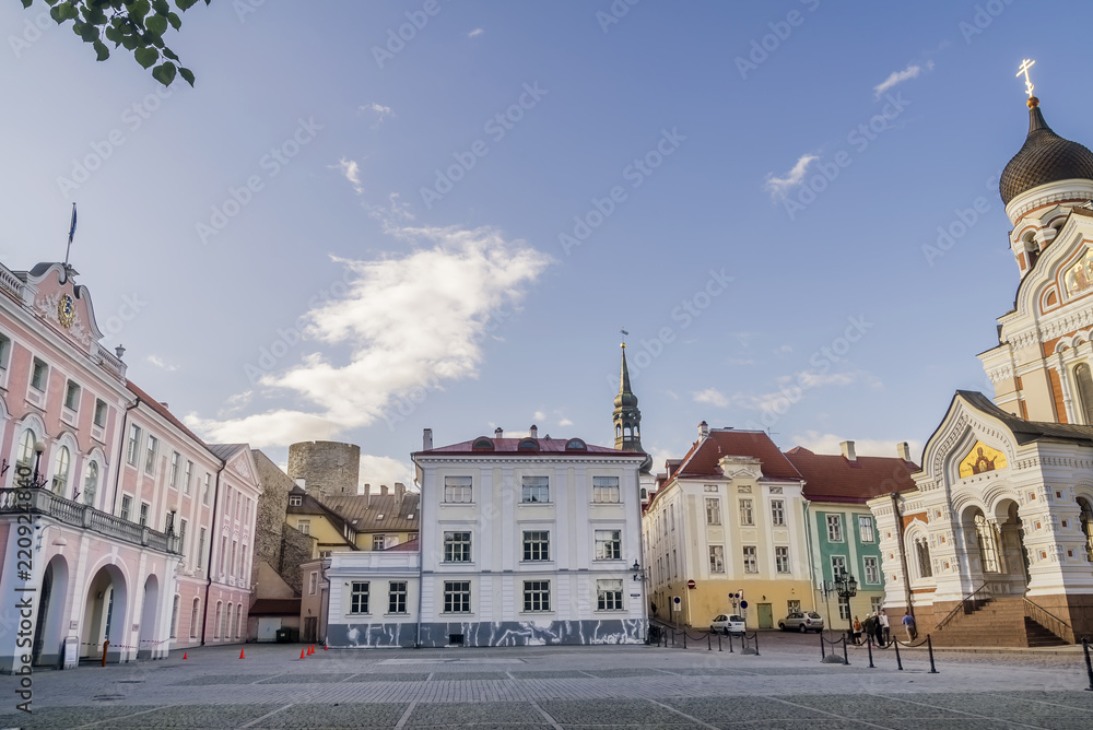 Beautiful view of Toompea Castle and Aleksander Nevski Cathedral in the Old Town of Tallinn, Estonia - obrazy, fototapety, plakaty 