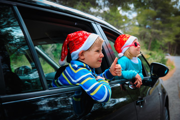 christmas car travel- happy kids travel in winter