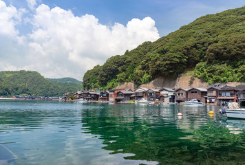 Canvas Print - 美しい伊根湾と舟屋の風景