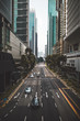 Calle urbana en centro financiero de Singapur