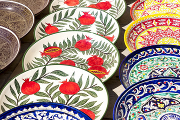 Wall Mural - Plates and pots on a street market in the city of Bukhara, Uzbekistan.Traditional souvenir.