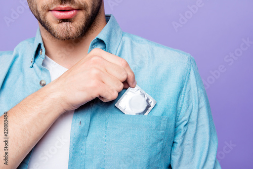Fotomural Safe sexual relations concept. Cropped close-up photo of bearded