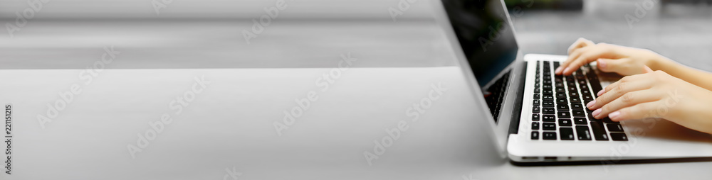 Banner of laptop and female hands with copyspace in grey color background. Concept of blog heading and advertisement of business school. - obrazy, fototapety, plakaty 