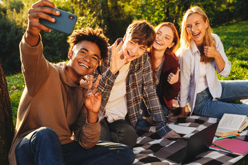 Canvas Print - Group of positive multhiethnic students