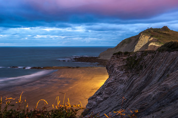 Playa al atardecer