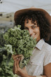 © Rawpixel.com - Beautiful woman buying kale at a farmers market
