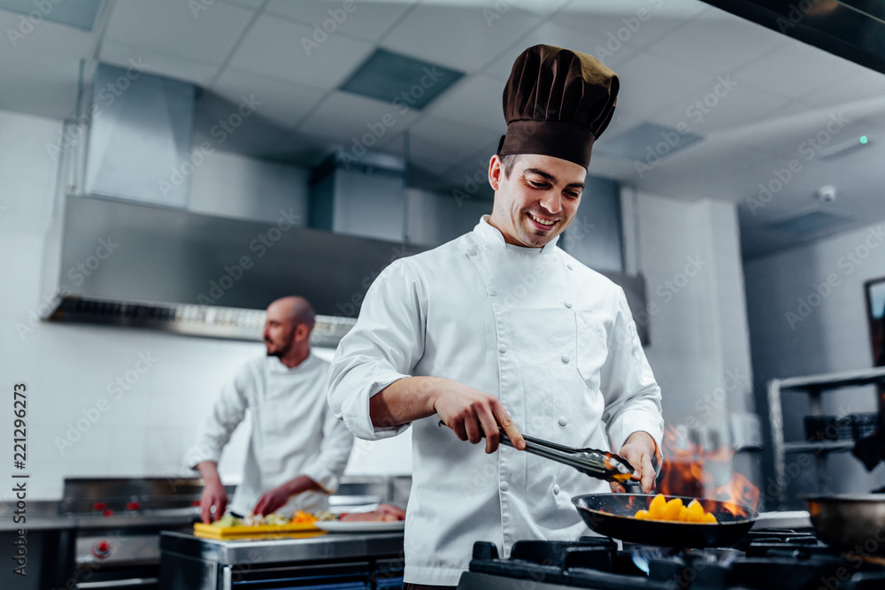 Foto He always has new culinary ideas do Stock | Adobe Stock