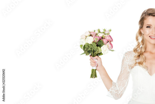 Fotomural cropped shot of smiling young bride with bridal bouquet isolated on white