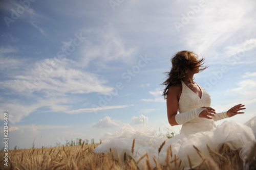 Fotografering Mysterious bride lost somewere in a grain field
