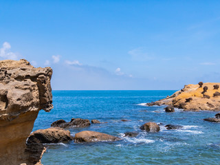 One of the premier destinations in northern Taiwan, Yehliu Geopark is home to a number of unique geological formations including the iconic 