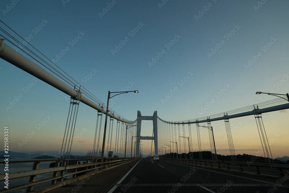 夕暮れ時の瀬戸大橋 車中からの撮影 下津井瀬戸大橋 Wall Mural Kozo
