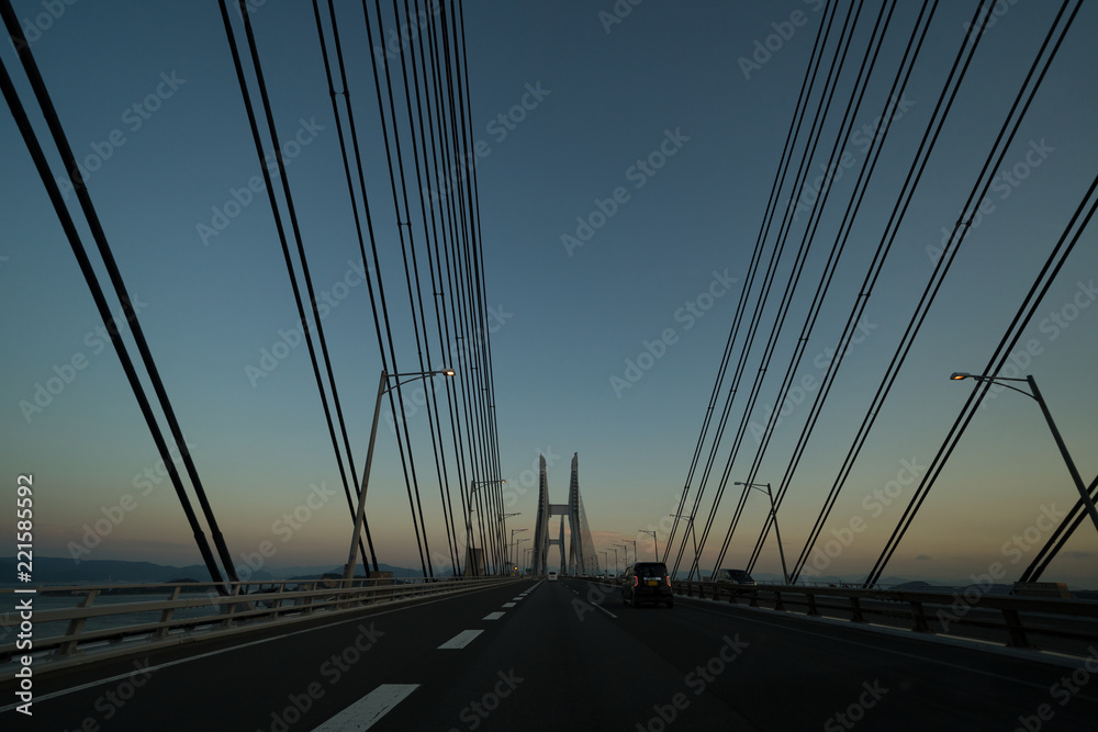 夕暮れ時の瀬戸大橋 車中からの撮影 岩黒島橋 Wall Mural Kozo