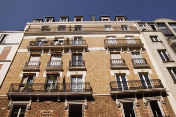 Poster - Immeuble en briques du quartier Montsouris à Paris