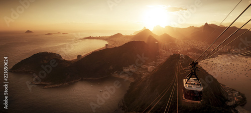 Photo Cable car to sugarloaf mountain and panorama of Rio de Janeiro at sunset