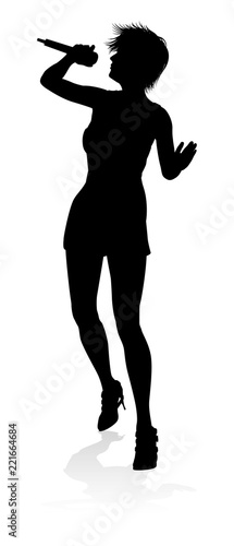 A woman singer pop, country...