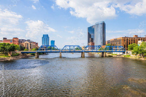 Fotografija  Downtown Grand Rapids Michigan view from the Grand River