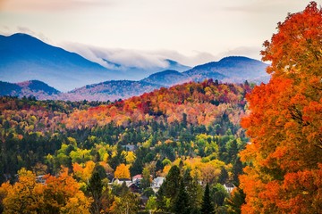 peak fall colors in new england