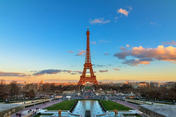 Wall Mural - Beautiful view of the Eiffel tower in Paris, France, at sunset
