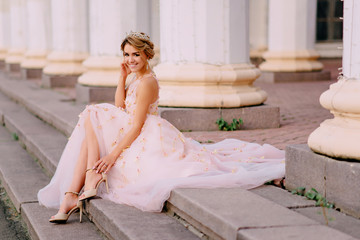 portrait of bride against white columns