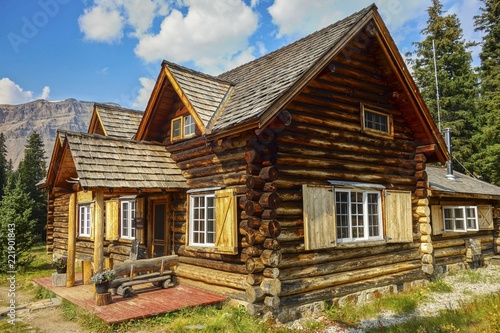 Photographie Skoki Ski Lodge, a National Historic Site of Canada, built in 1930 in the Skoki