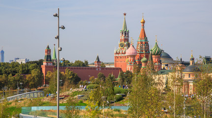 Wall Mural - Green trees and grass on the background of the Moscow Kremlin and the red square in the park Zaryadye