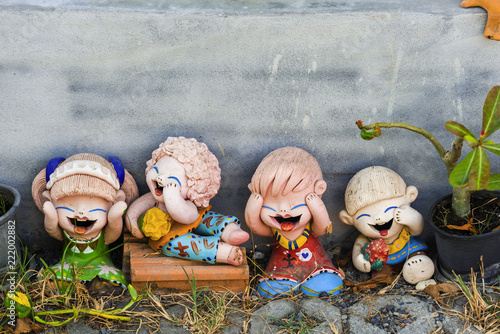 Lachende Tonfiguren Im Garten Thailand Buy This Stock Photo And