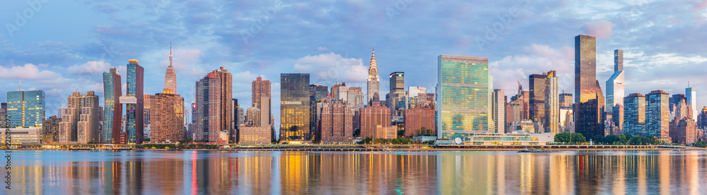 View to Manhattan skyline from the Long Island City at sunrise - obrazy, fototapety, plakaty 