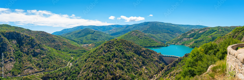 Lac de Villefort vu du Belvédère de la Ranchine,Occitanie.