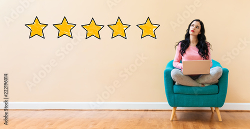 Fotografía Five Star Rating with young woman using a laptop computer