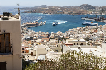 Wall Mural - Sicht von Ano-Syros auf  Hermoupolis, Insel Syros, Griechenland